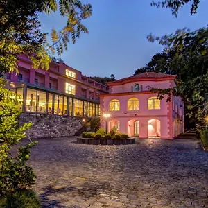 https://hotel-quinta-da-serra.madeira-islandshotels.com